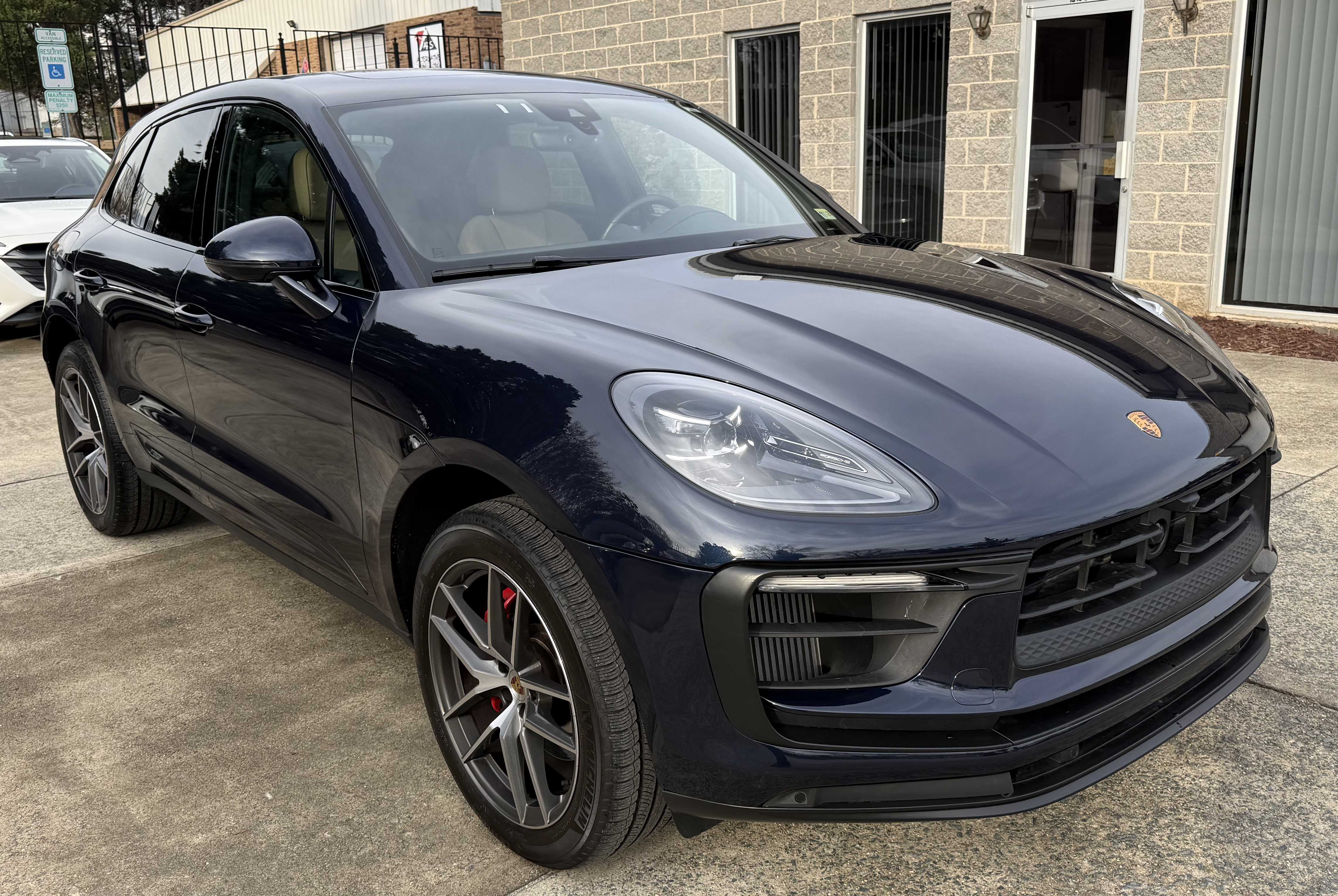 2023 Porsche Macan S - Photo 3