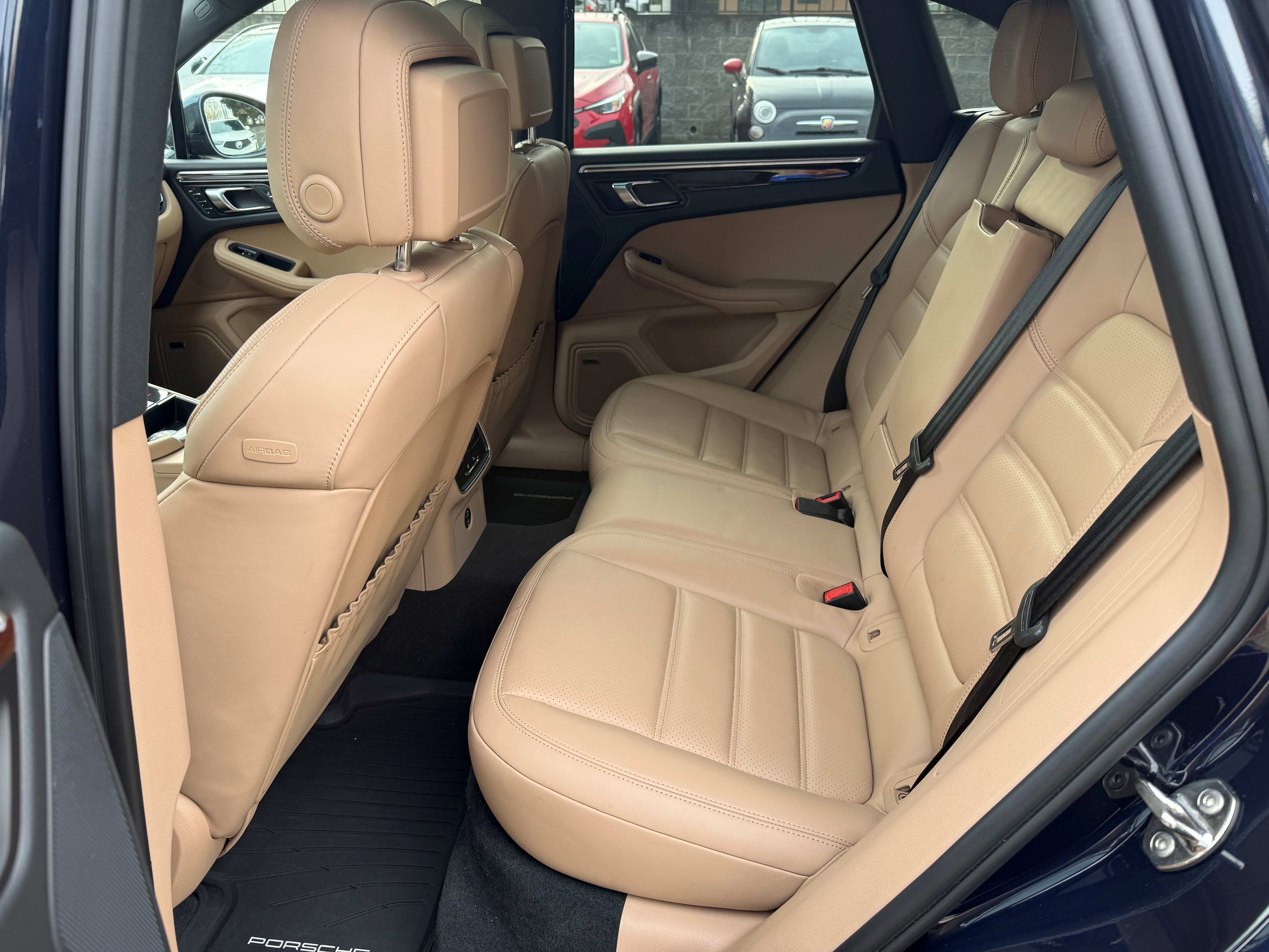 2023 Porsche Macan S - Photo 10