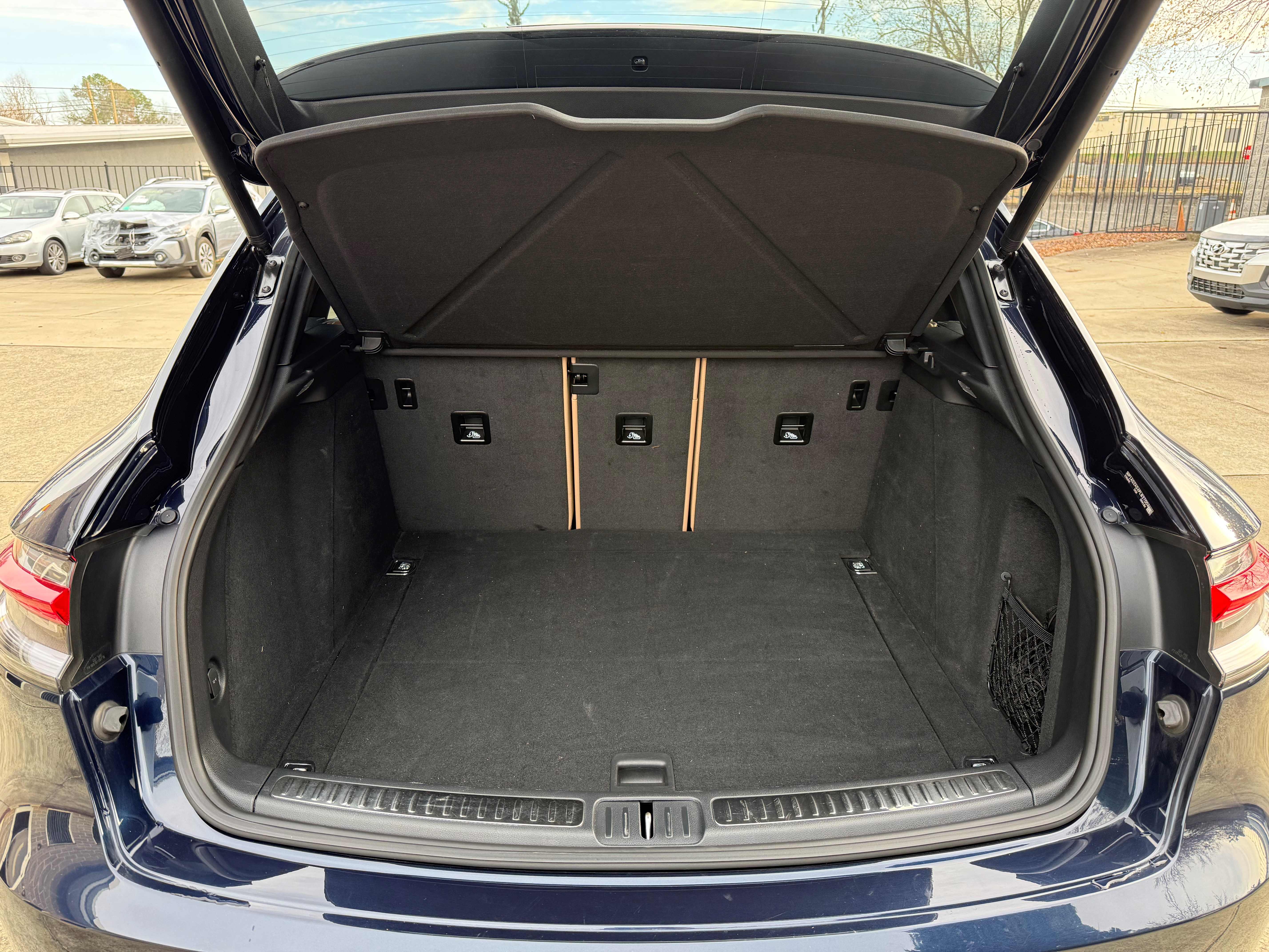 2023 Porsche Macan S - Photo 11