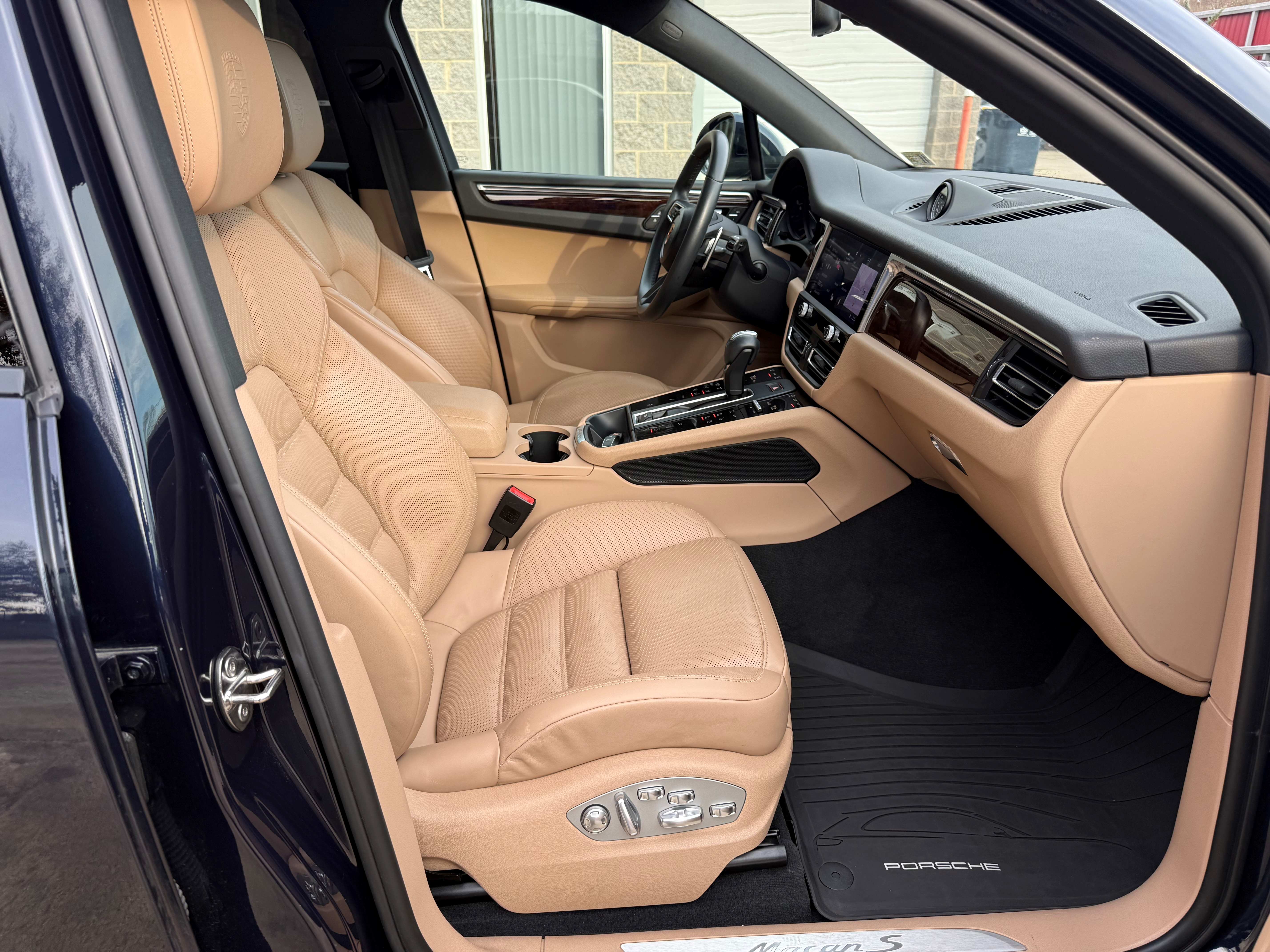 2023 Porsche Macan S - Photo 13