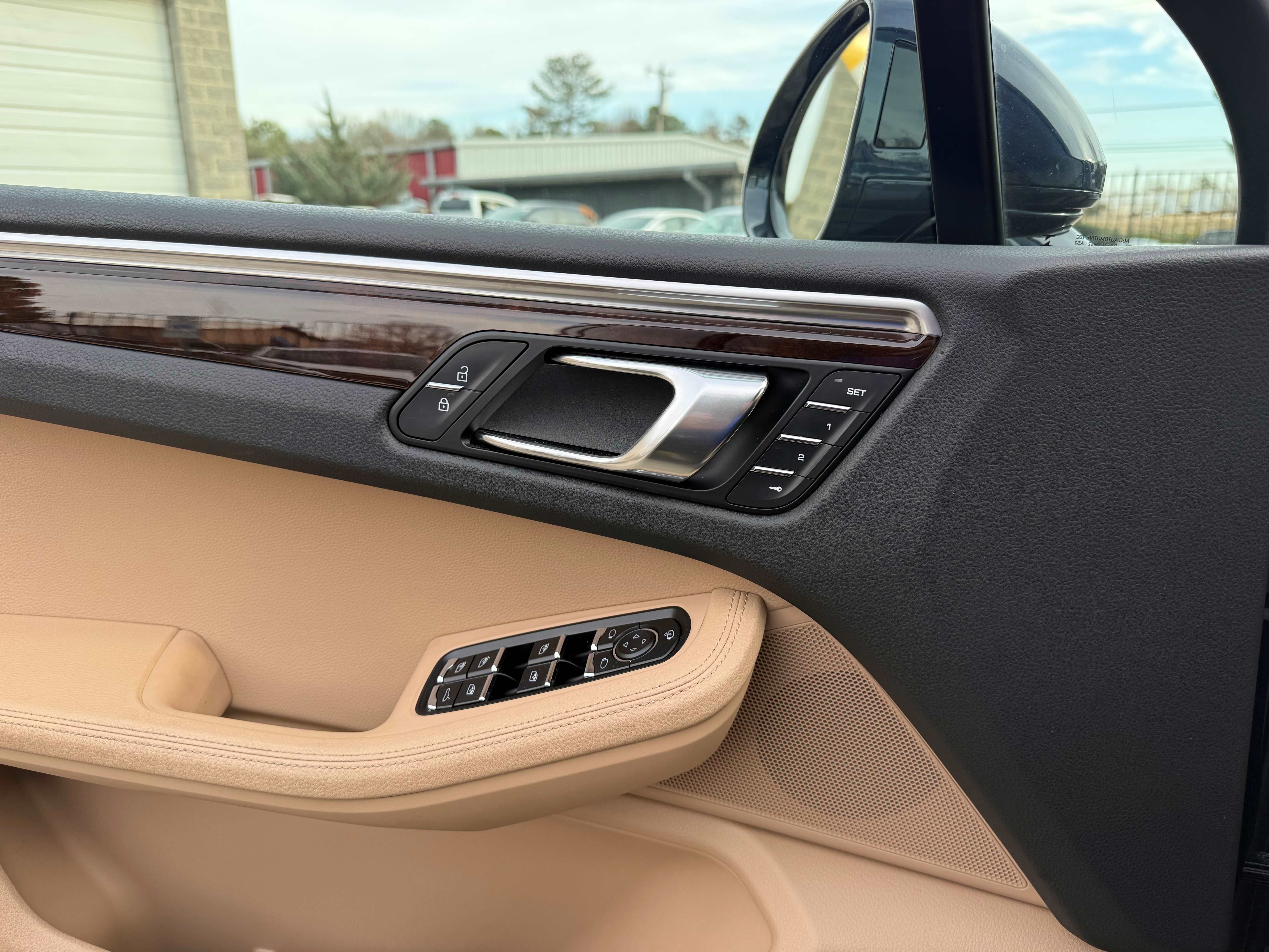 2023 Porsche Macan S - Photo 24